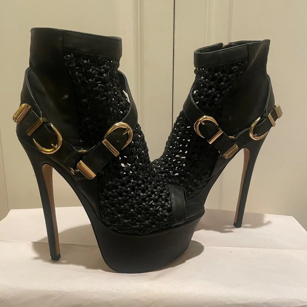 Bebe Booties - Picture 1 of 10